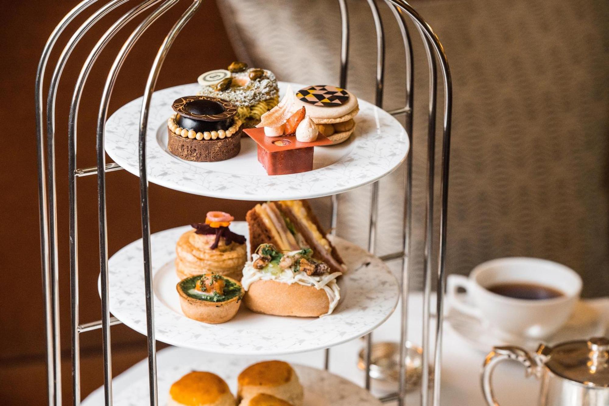 Sheraton Grand London Park Lane Εξωτερικό φωτογραφία Afternoon tea at the Ritz-Carlton, Dubai