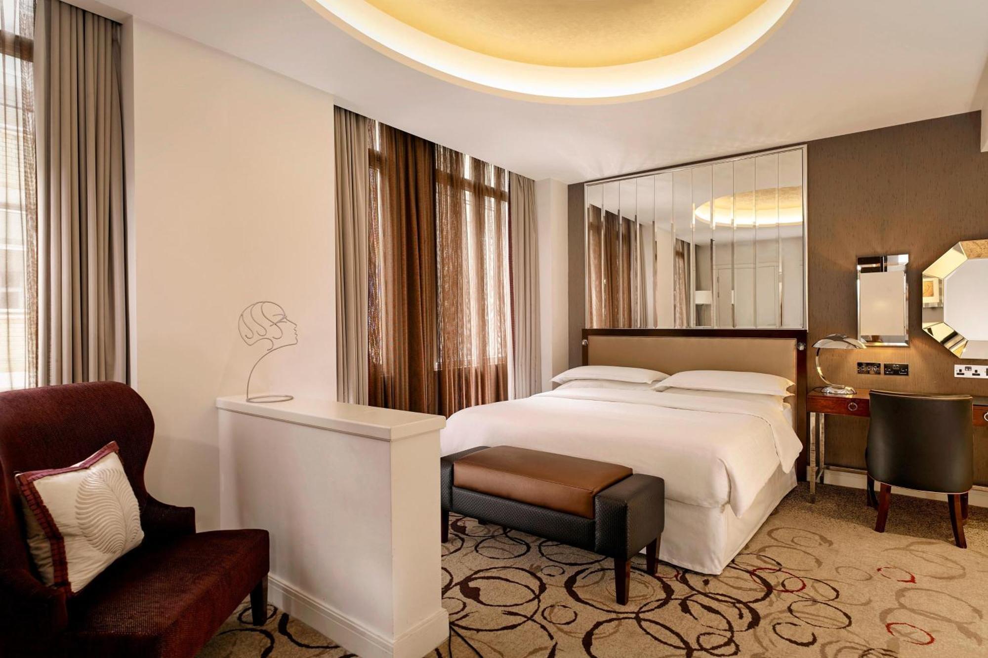 Sheraton Grand London Park Lane Εξωτερικό φωτογραφία A bedroom at the hotel