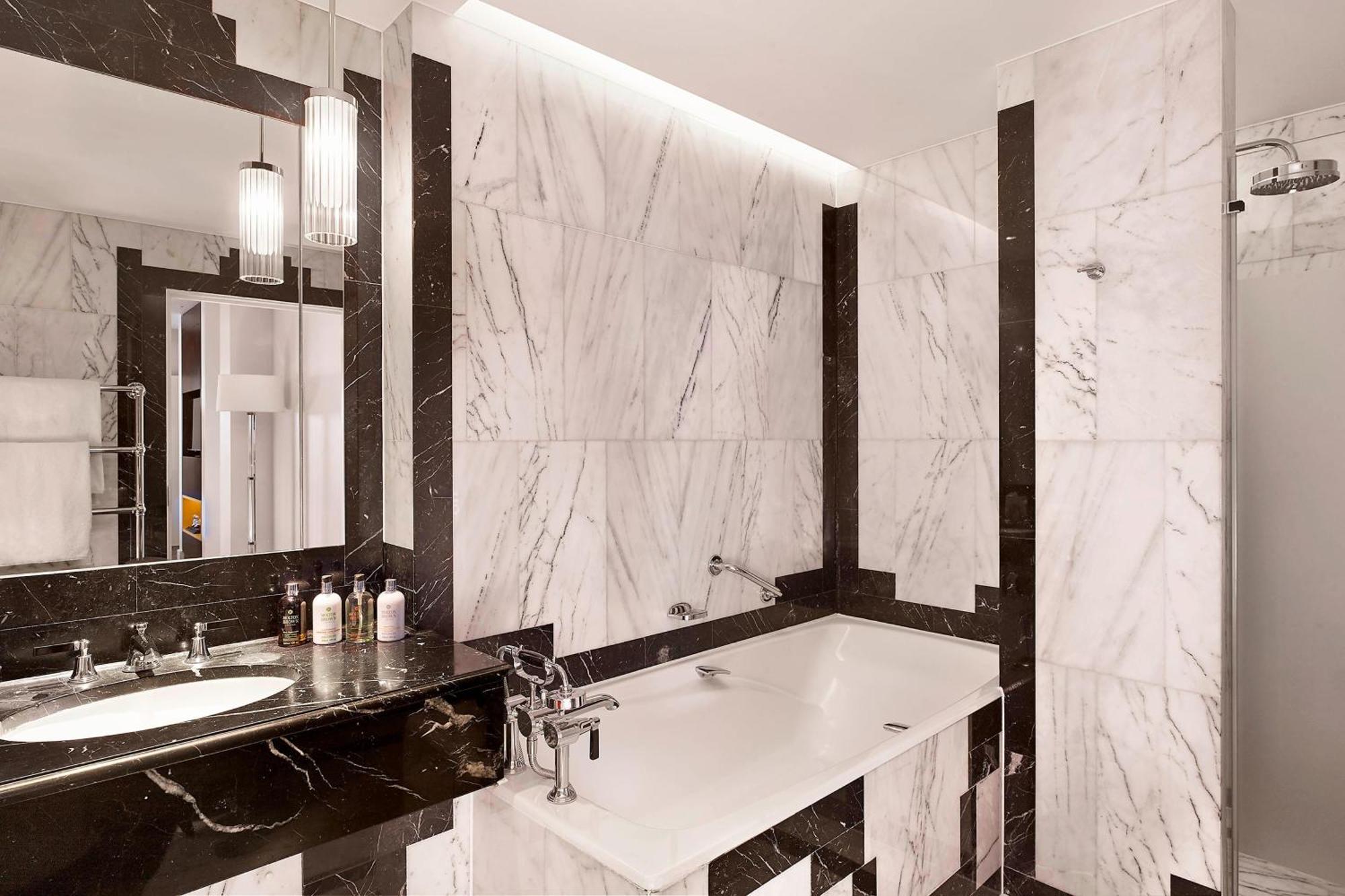 Sheraton Grand London Park Lane Εξωτερικό φωτογραφία Bathroom