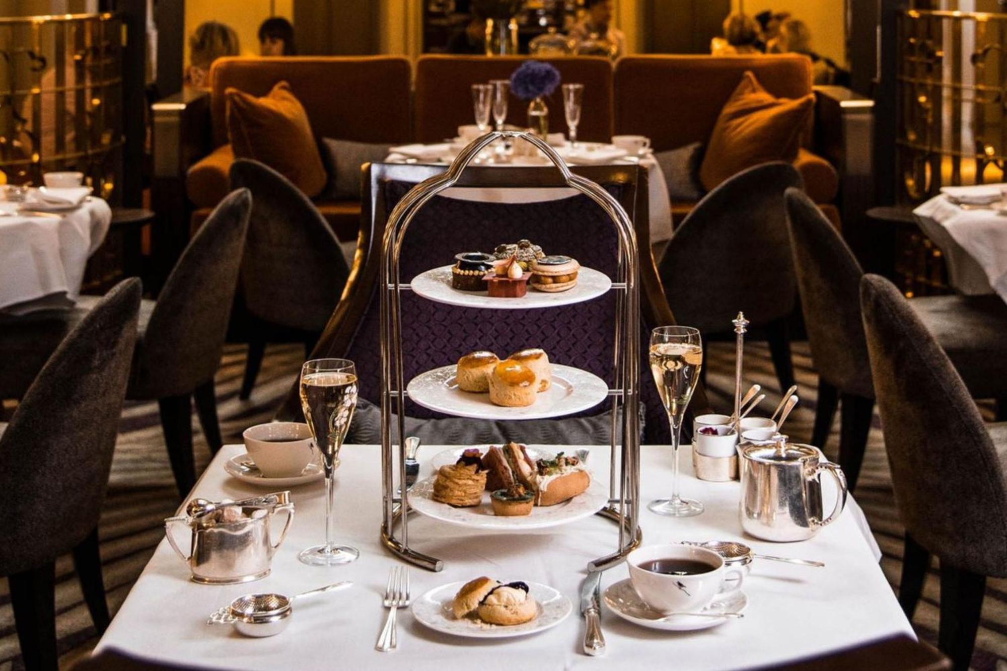 Sheraton Grand London Park Lane Εξωτερικό φωτογραφία Afternoon tea at the Ritz