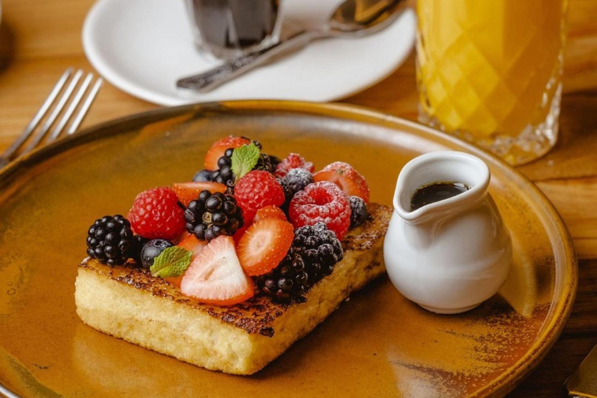 Sheraton Grand London Park Lane Εξωτερικό φωτογραφία French toast with fruit