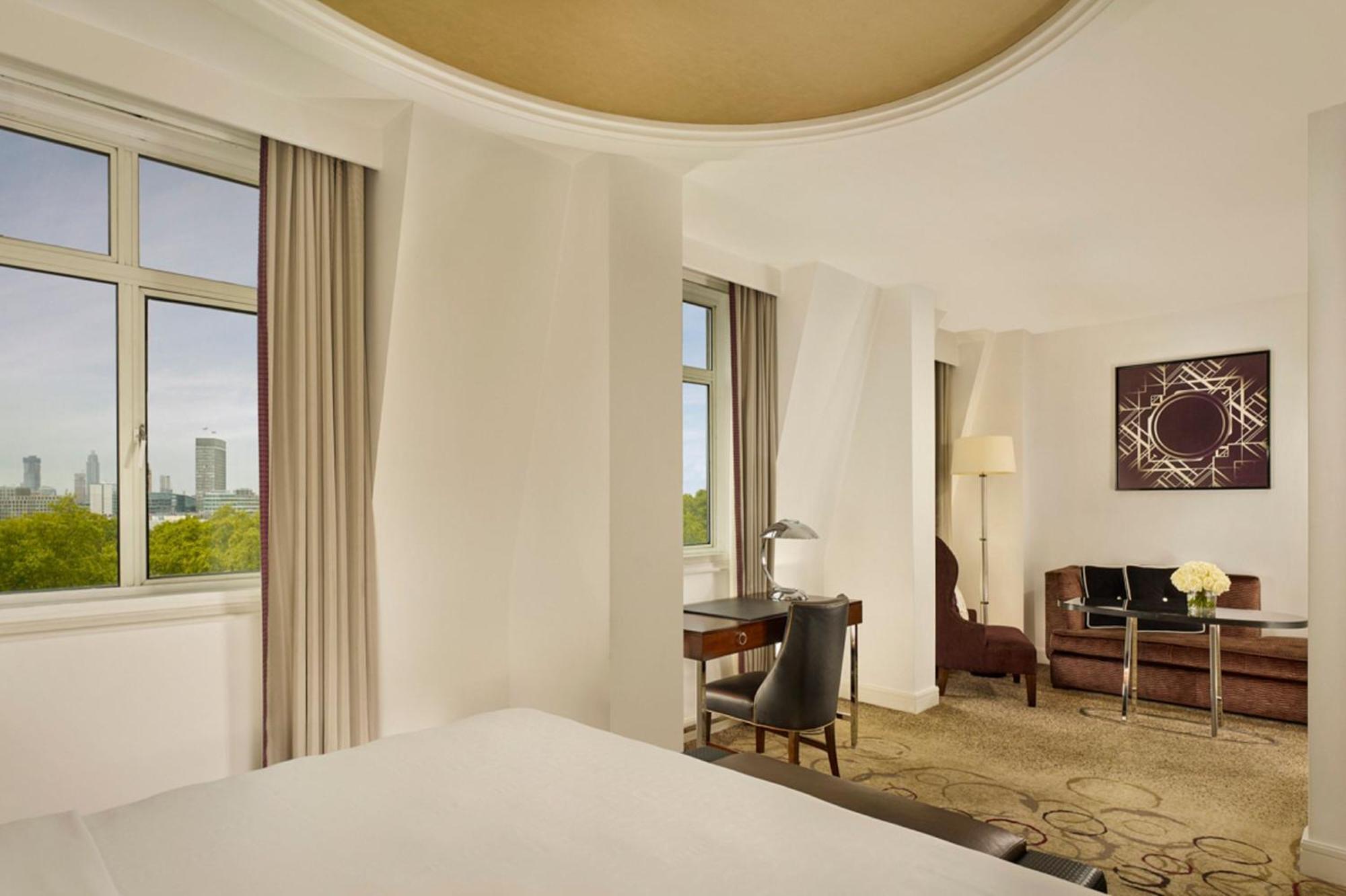 Sheraton Grand London Park Lane Εξωτερικό φωτογραφία A suite at the Mandarin Oriental London