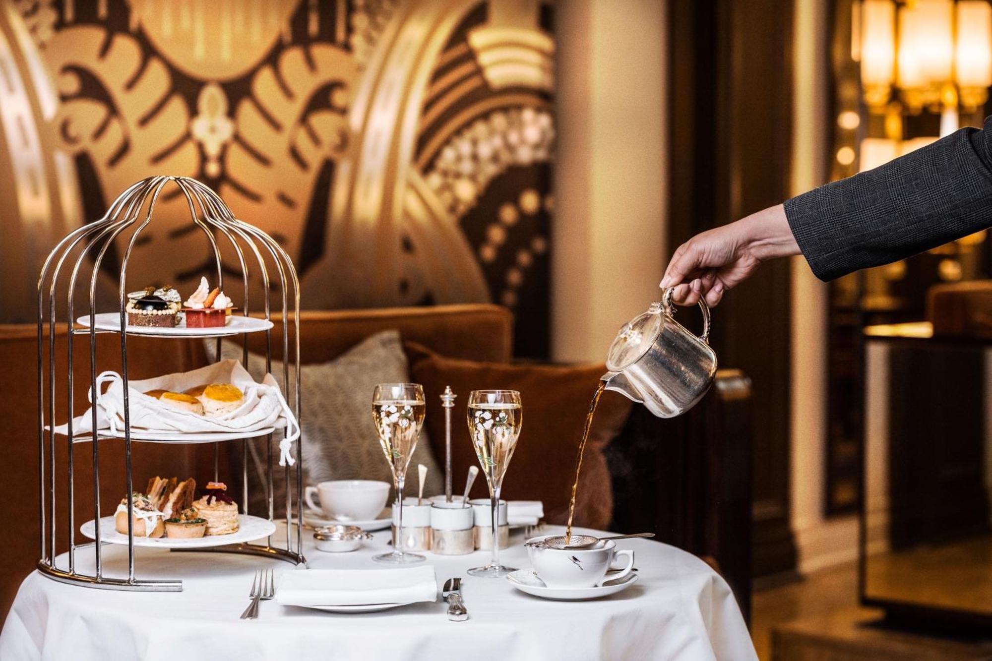 Sheraton Grand London Park Lane Εξωτερικό φωτογραφία Afternoon tea at the Ritz