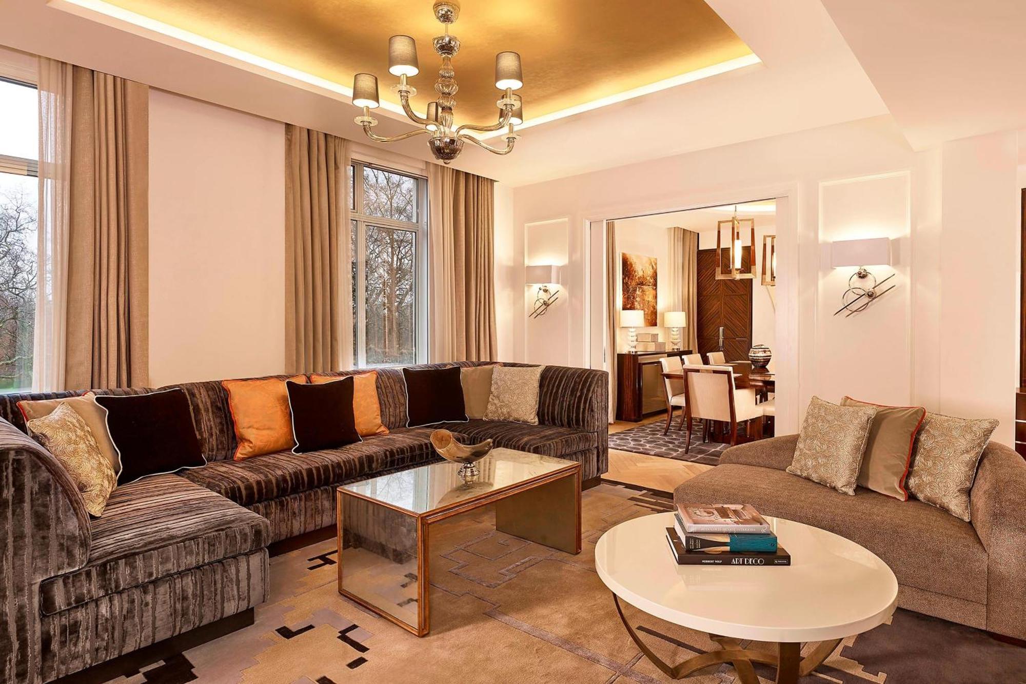 Sheraton Grand London Park Lane Εξωτερικό φωτογραφία The living room of a suite at the Mandarin Oriental, Munich