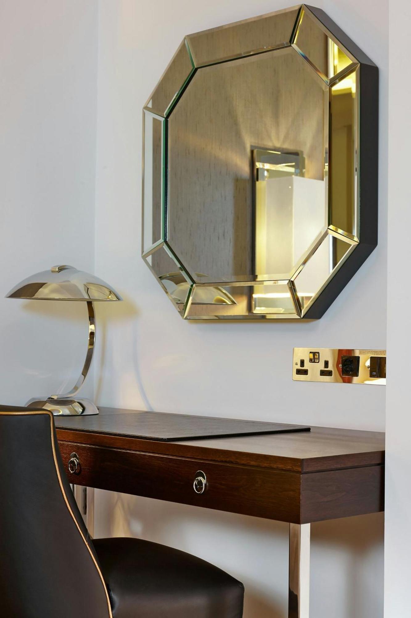 Sheraton Grand London Park Lane Εξωτερικό φωτογραφία A 13 A (3,000 W) UK plug socket